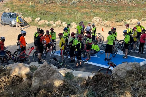 רוכבים בעמותת אתגרים
