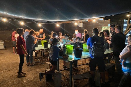 בוצרים ונהנים הלילה לבן במשק אופיר